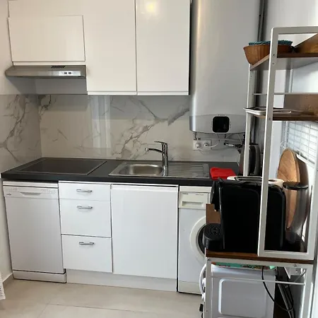 La Desiree ,haut De La Villa, Entierement Renovee, 4 Etoiles, Climatise, Parking Prive Et 120m2 De Jardin *