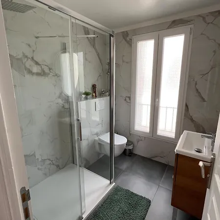 La Desiree ,haut De La Villa, Entierement Renovee, 4 Etoiles, Climatise, Parking Prive Et 120m2 De Jardin Antibes