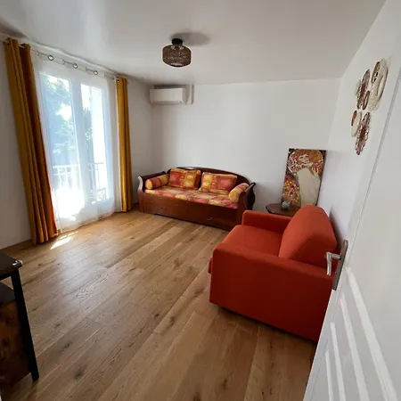 Villa La Desiree ,haut De La Villa, Entierement Renovee, 4 Etoiles, Climatise, Parking Prive Et 120m2 De Jardin