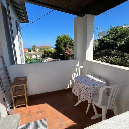 La Desiree ,haut De La Villa, Entierement Renovee, 4 Etoiles, Climatise, Parking Prive Et 120m2 De Jardin Villa Antibes