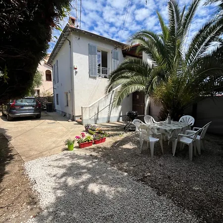 Villa La Desiree ,haut De La Villa, Entierement Renovee, 4 Etoiles, Climatise, Parking Prive Et 120m2 De Jardin *
