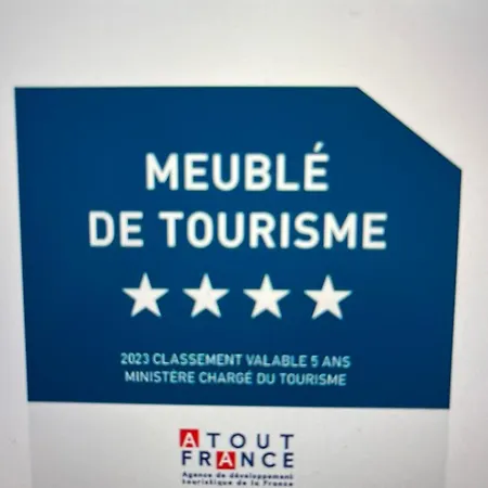 La Desiree ,haut De La Villa, Entierement Renovee, 4 Etoiles, Climatise, Parking Prive Et 120m2 De Jardin * Antibes