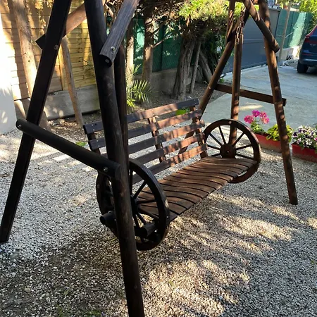 La Desiree ,haut De La Villa, Entierement Renovee, 4 Etoiles, Climatise, Parking Prive Et 120m2 De Jardin